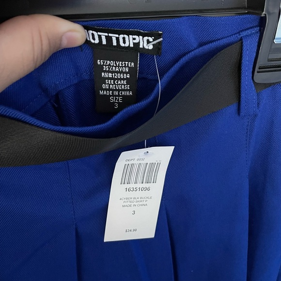 3X & 5X / Hot Topic Plus Size Pleated Skirt - Picture 3 of 4